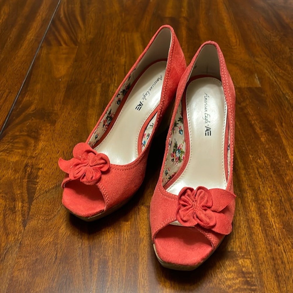 AE American Eagle wedges - Sz 7